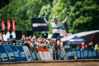 UCI MTB World Cup Val di Sole: World Champion Pauline Ferrand-Prévot solos to victory