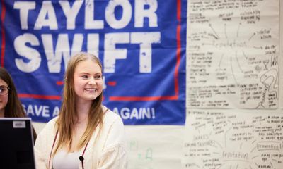 Swifties and academics debate Taylor Swift, from misogyny to millipedes