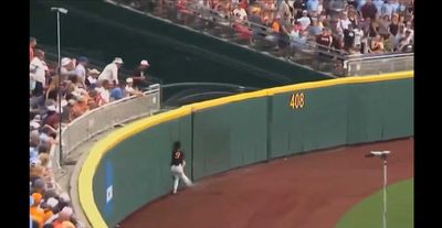 Tennessee’s Hunter Ensley ran so hard into a wall to make a stunning College World Series catch