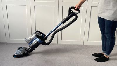 Shark Anti Hair Wrap Cordless Upright Vacuum Cleaner ICZ300UK review