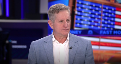 'Big Short' Investor Steve Eisman, Who Predicted '08 Market Crash, Says To Hold On To Apple Stocks