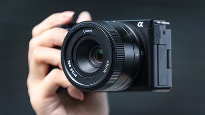 Ulanzi drops its first-ever lens - an AF 27mm f/2.8 for Sony cameras