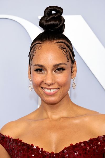 The Best Beauty Looks From the 2024 Tony Awards, Including Bobs and Swirled Edges
