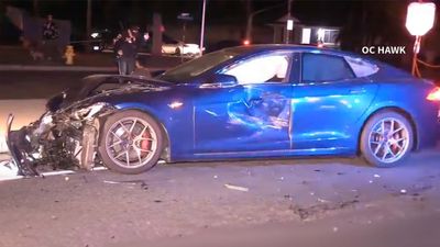 Officer Dodges Tesla On Autopilot, Which Then Crashes Into Police Cruiser