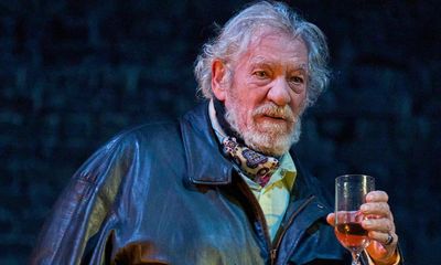 Ian McKellen expected to make ‘speedy recovery’ after falling off stage