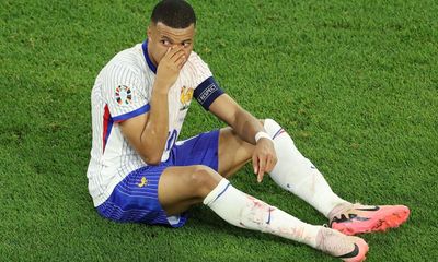 Kylian Mbappé suffers broken nose and is doubt for game against Netherlands