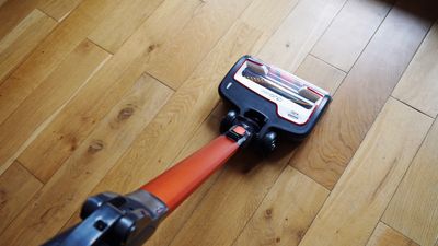 Shark Classic Anti Hair Wrap Cordless Vacuum IZ201UK review