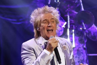 Sir Rod Stewart in 'passionate defence' after being booed at gig