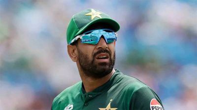 'Indian hoga', 'Pakistani hoon': Haris Rauf almost comes to blows with a fan after Pakistan's T20 World Cup debacle - Watch