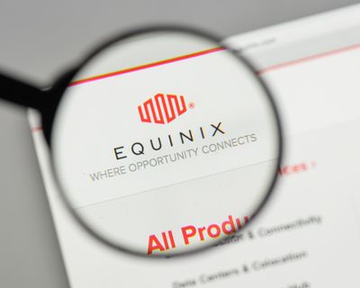 Equinix Stock: Is EQIX Outperforming the Real Estate Sector?