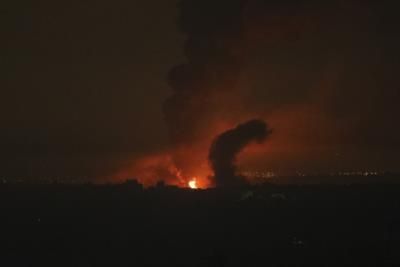 New Mexico Fire Evacuee Captures Towering Smoke Cloud Footage