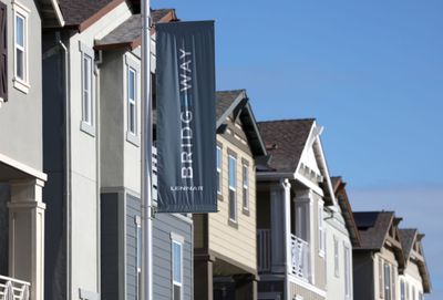 Lennar Stock Falls On Soft Deliveries Outlook: What To Know