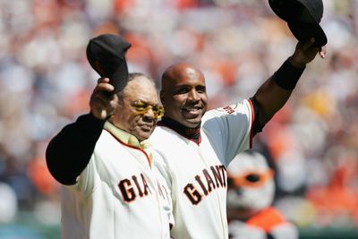 Barry Bonds offered a very moving tribute to the late Willie Mays, his godfather and mentor