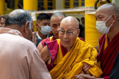 US lawmakers meet with Dalai Lama in India's Dharamshala, sparking anger from China