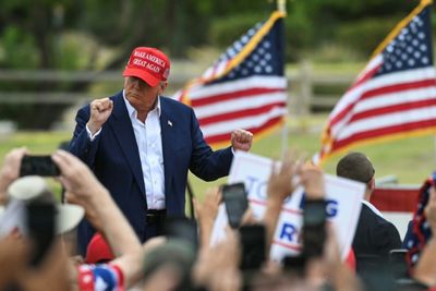 Trump Slams US Economy At Wisconsin Rally Despite Foxconn Setback