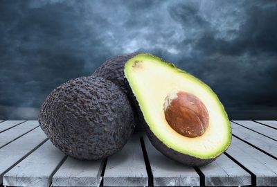 US pauses avocado, mango inspections