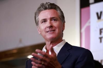 California Governor Proposes Restrictions On Student Smartphone Use