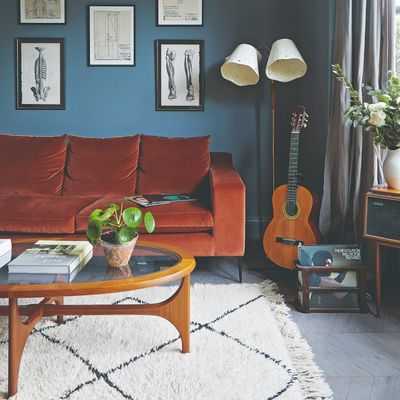 Should a small living room have a rug? Design experts unanimously agree on this approach in a tiny space