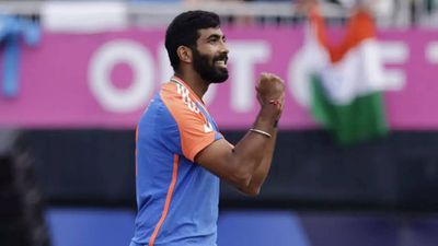 'He knows better than many bowlers where to...': Ian Bishop on Jasprit Bumrah