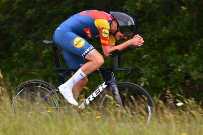 Daan Hoole beats Mick van Dijke by one second to win elite men's Dutch time trial title