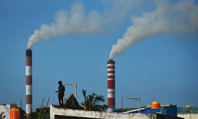 Fossil fuel use reaches global record despite clean energy growth