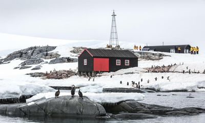 Fidlets, fingies and riding a doo: study sheds light on Antarctic English slang