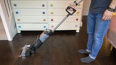 Shark HydroVac Cordless WD201 / WD210 review: a very effective vacuum-mop