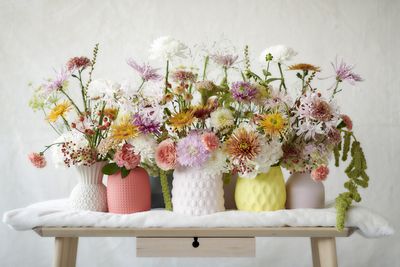 8 Seasonal Summer Flowers to Style in a Vase Right Now for Sweet Scents and Beautiful Blooms
