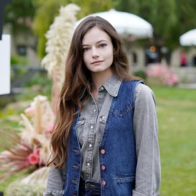 Mackenzie Foy Rocks Stylish Grey And Blue Outfit On Instagram