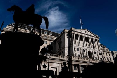 Interest rates held by Bank of England despite inflation drop