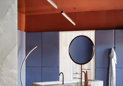 What is the Best Paint Finish for a Bathroom Ceiling? A Definitive Answer From Decorators