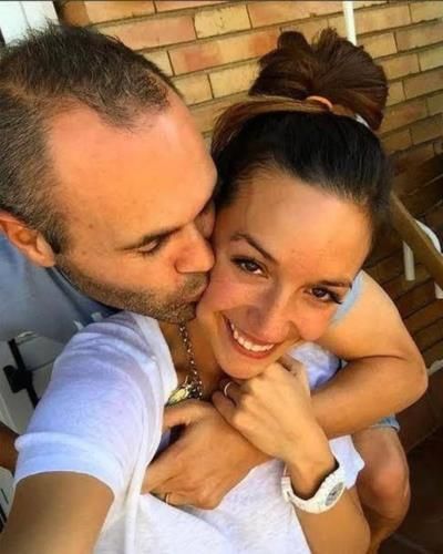 Andrés Iniesta And Wife Share Loving Moment