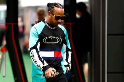 Hamilton asks F1 fans not to spread "negativity" with favouritism claims