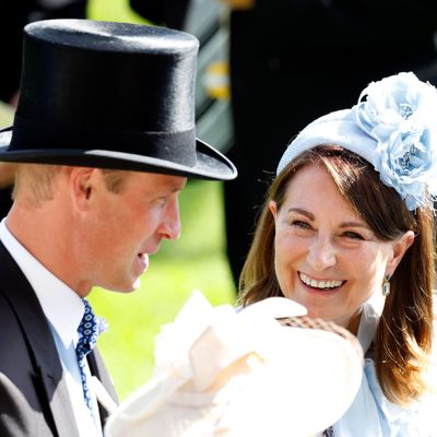 Prince William Is a “True Gentleman” As He Saves Mother-in-Law Carole Middleton from a Potentially Embarrassing Moment at Royal Ascot