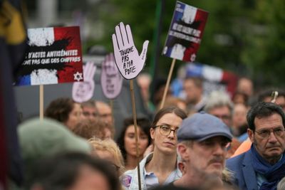 Hundreds In Paris Protest 'Anti-Semitic' Gang Rape