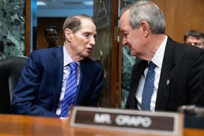 Senate Finance Democrats look to raise revenue for 2025 tax cliff - Roll Call