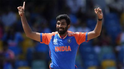 'Bowling coach doesn't...': Axar Patel reveals how Paras Mhambrey handles 'world class' Jasprit Bumrah