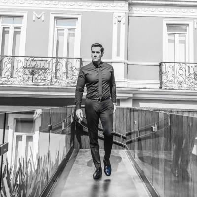 David Zepeda Stuns In Stylish Black Attire On Instagram