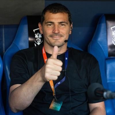 Iker Casillas Exudes Positivity And Confidence With A Thumbs Up