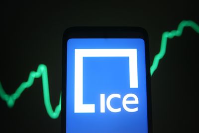 Intercontinental Exchange Stock: Is ICE Outperforming the Financial Sector?
