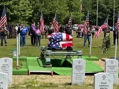 Hundreds attend funeral for US marine who died alone at nursing home