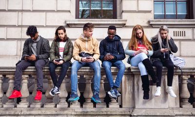 Smartphones are not the biggest problem facing teenagers