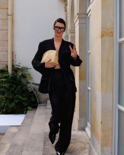 Kendall Jenner Radiates Style In All-Black Ensemble