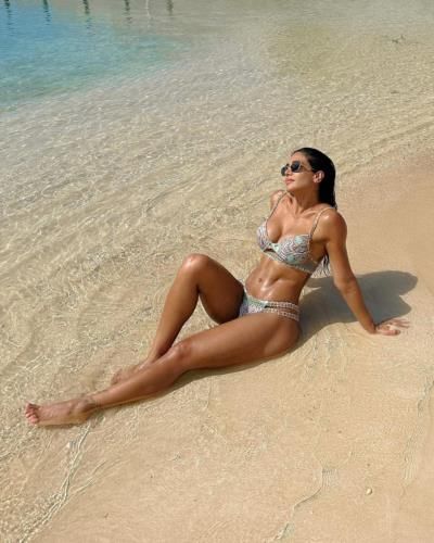 Vania Bludau Radiates Confidence And Joy In Beach Photoshoot