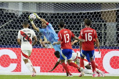 Copa America: Chile and Peru play out 0-0 draw
