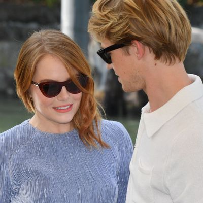 Joe Alwyn has opened up about his "close" friendship with Emma Stone