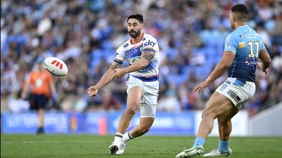 Johnson hamstring adds to Warriors' woes after shocker