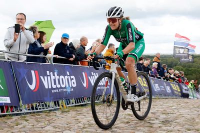 Fiona Mangan makes late surge to win Irish road race title