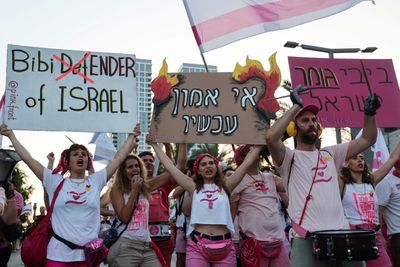 Waving Flags, Tens Of Thousands Rally Against Israeli Govt
