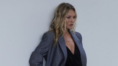 Kate Moss just wore the chicest tailored suit – with high-waisted shorts that work wonders for elongating your legs